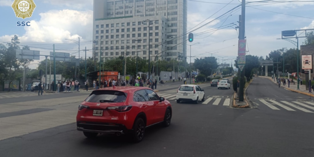 Manifestantes liberan la avenida Insurgentes Sur tras protesta contra examen de control de la UNAM.