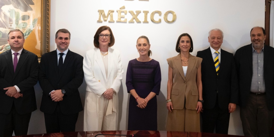 Sheinbaum se reúne con directivos de Petrobras para establecer una colaboración con Pemex.
