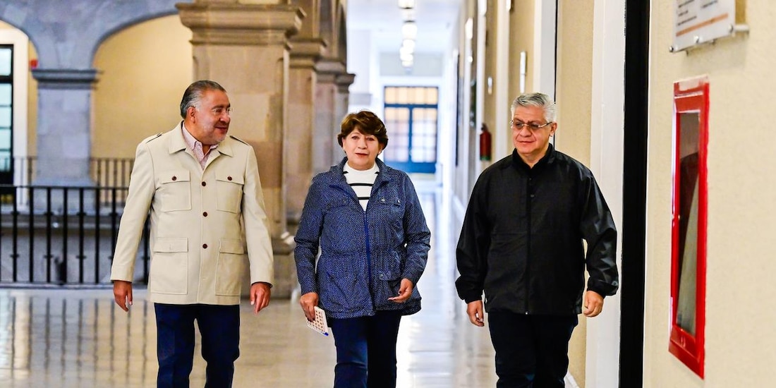 Delfina Gómez Álvarez lidera la Mesa de Paz en el Palacio de Gobierno de Toluca.
