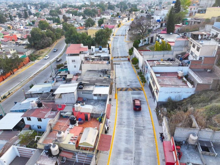 Con una inversión superior a los 15 millones de pesos, el gobierno de Ecatepec entrega nuevas vialidades en Santa María Tulpetlac.