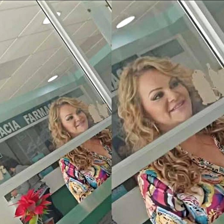 Mujer parecida a Jenni Rivera