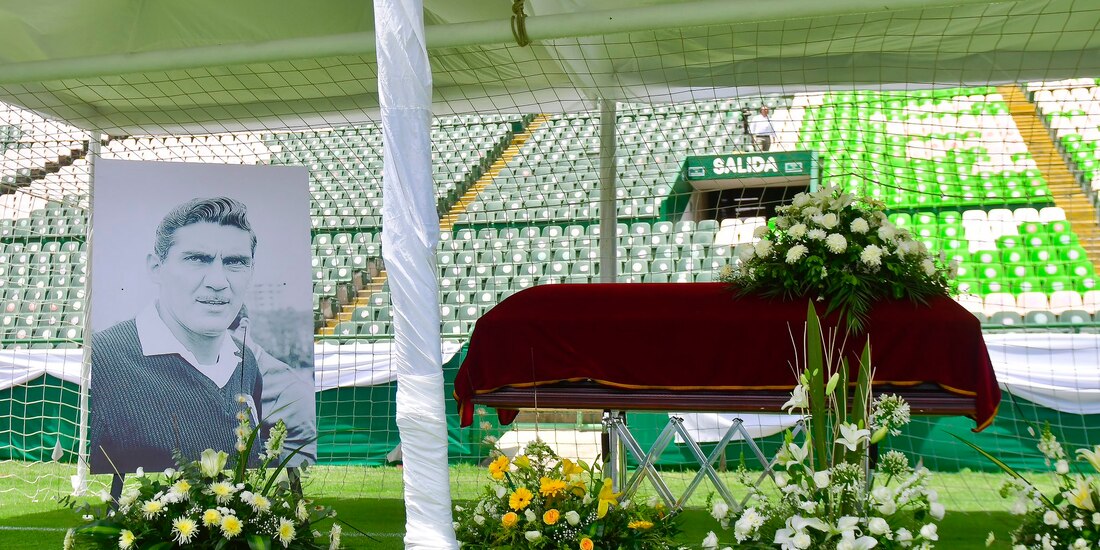 El León hizo un emotivo homenaje en honor a Antonio 'Tota' Carbajal.