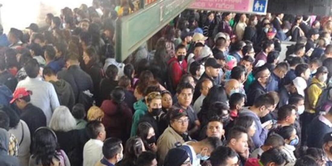 Metro CDMX presentó aglomeraciones en rutas como la Línea 8, en foto.