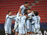 Jugadores del Chelsea celebran una anotación en su duelo de Champions League.