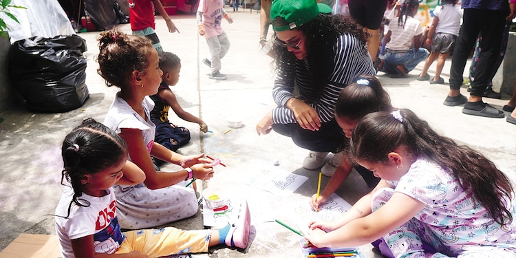 Llevar el color a donde sea necesario: Creativos por Venezuela
