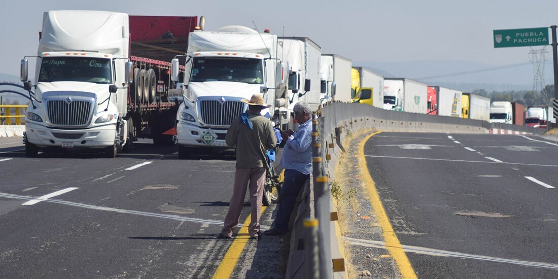 Campesinos de la región de Tula y transportistas durante un bloqueo el 24 de noviembre