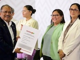 Andrés Mijes se registra para 4T en Nuevo León.