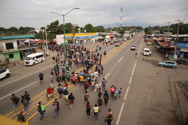 Sheinbaum asegura que defendió a migrantes.
