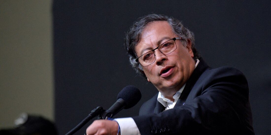 El presidente colombiano Gustavo Petro habla durante un evento con negociadores de paz del gobierno de Colombia y los rebeldes del Ejército de Liberación Nacional (ELN), en Bogotá, Colombia 3 de agosto de 2023.