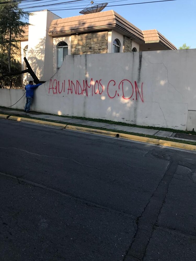 ESTE FIN DE SEMANA los vecinos de San Pedro Garza García, uno de los más prósperos del país, amanecieron con la imagen de pintas presuntamente hechas por el CDN; el alcalde Miguel Treviño, quien busca la reelección, aseguró que es una "campaña de miedo".