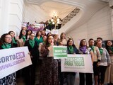 Diputadas tras presentar la iniciativa para despenalizar el aborto el 10 de octubre.
