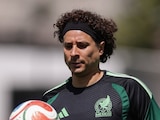 ¿A los cuántos años debutó Memo Ochoa y a los cuantos de retira?