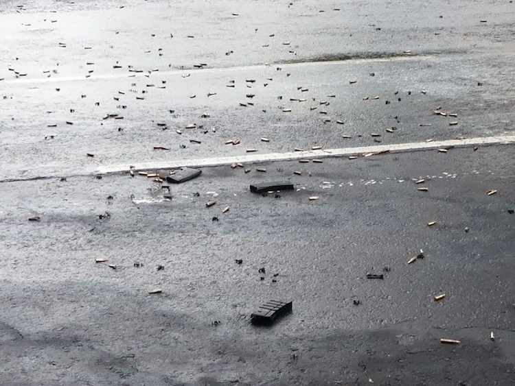 Así quedaron los casquillos en la zona de los hechos.