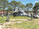 La aeronave militar involucrada en el percance ayer, en Pueblo Nuevo, Durango.