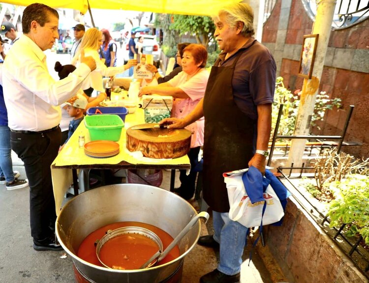 Las propuestas negativas están en otro lado y están destinadas al fracaso porque, para ocurrencias, cualquiera que no sepa de administración, comentó.
