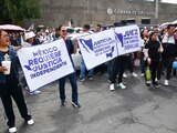 Trabajadores del Poder Judicial se manifiestan afuera de San Lázaro, ayer.