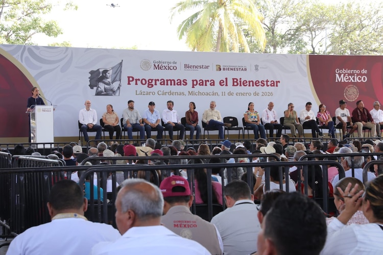 Presidenta Claudia Sheinbaum encabeza entrega de tarjetas de los Programas para el Bienestar en Michoacán.