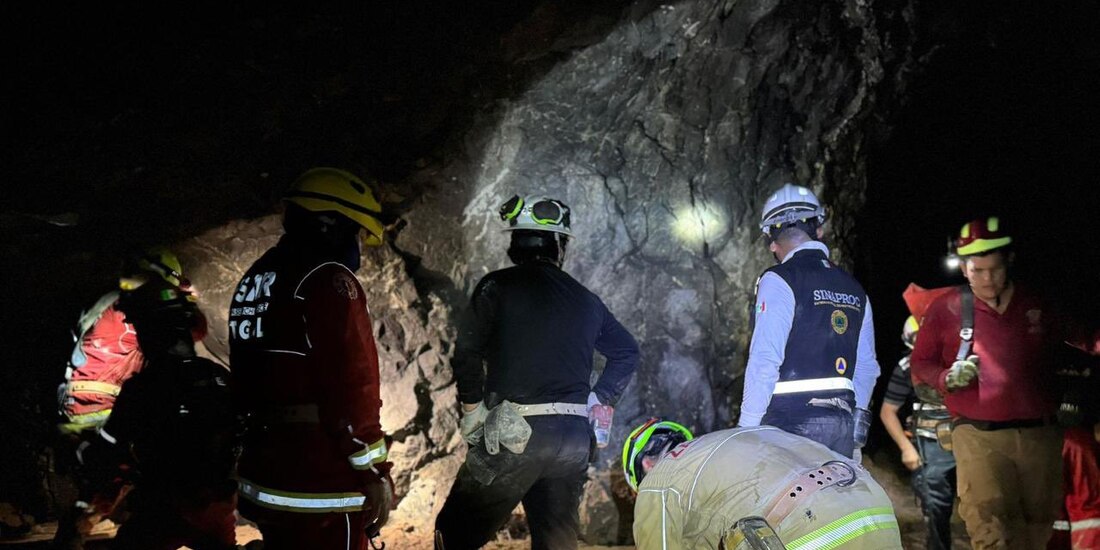 Siguen labores de rescate en mina Santa Fe, en El Rosario, Sinaloa.
