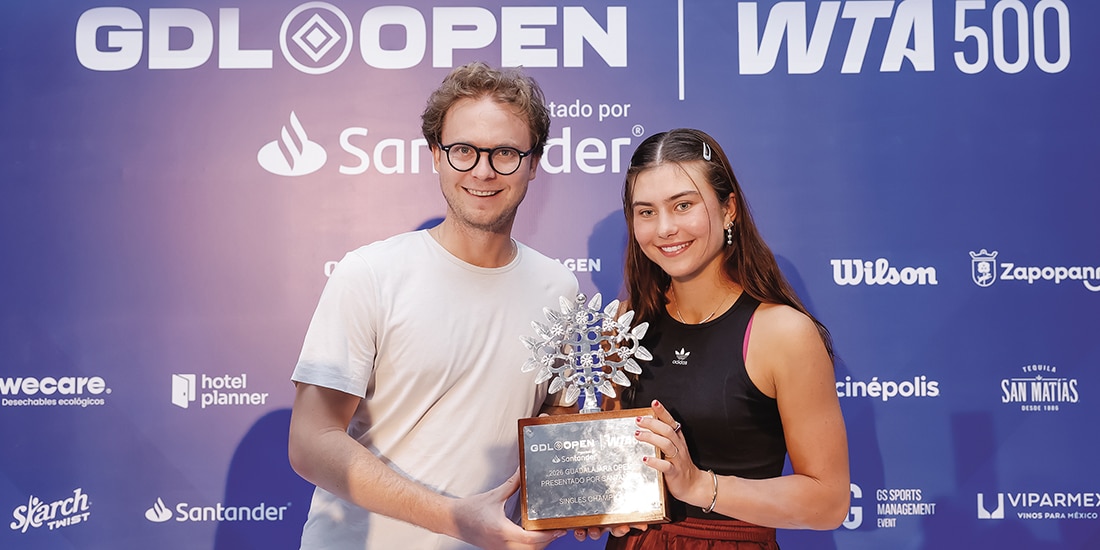 EL DIRECTIVO e Iva Jovic al término del torneo, el sábado pasado.