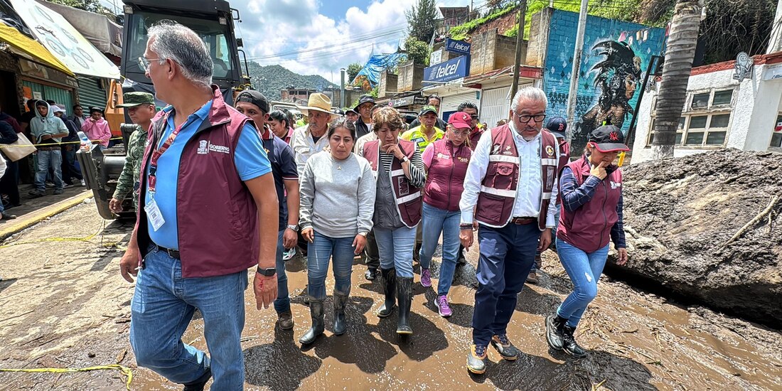 Delfina Gómez, gobernadora del Estado de México, supervisa labores de emergencia en Jilotzingo.