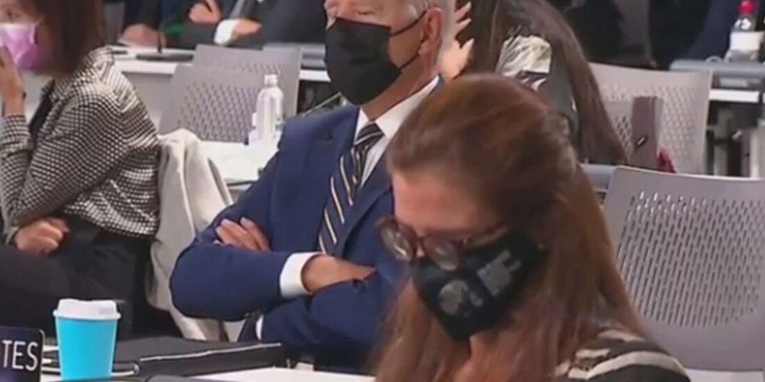 El presidente Joe Biden se queda dormido en conferencia sobre cambio climático