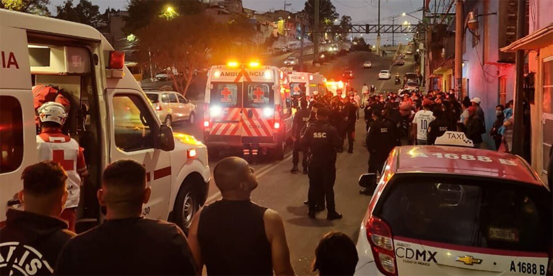 Al menos seis personas lesionadas es el saldo de un accidente en el que una motoneta embistió a varios peatones en la Av. Alta Tensión en la Alcaldía Álvaro Obregón.