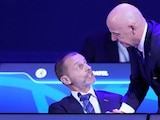 Aleksander Ceferin, presidente de UEFA, conversa con Gianni Infantino, titular de la FIFA, el 15 de mayo de 2025, en Luque, Paraguay.