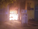 Los sujetos armados incendiaron la casa tras ultimar a la familia.