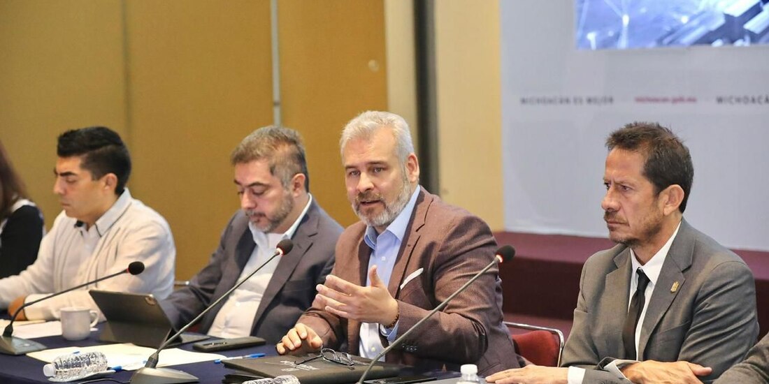 El gobernador Alfredo Ramírez Bedolla durante el arranque del Foro Regional de Consulta Pública del T-MEC en Morelia.