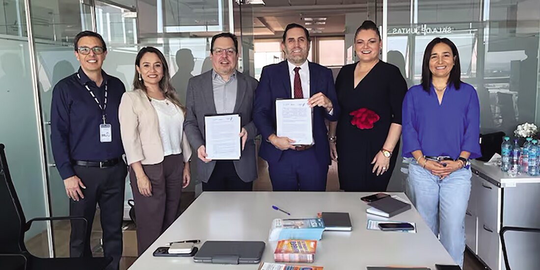 Representantes de Fonacot, CCIJ, Canalava, RedIncuba y Grupo Pisa en la firma de acuerdos, este martes.