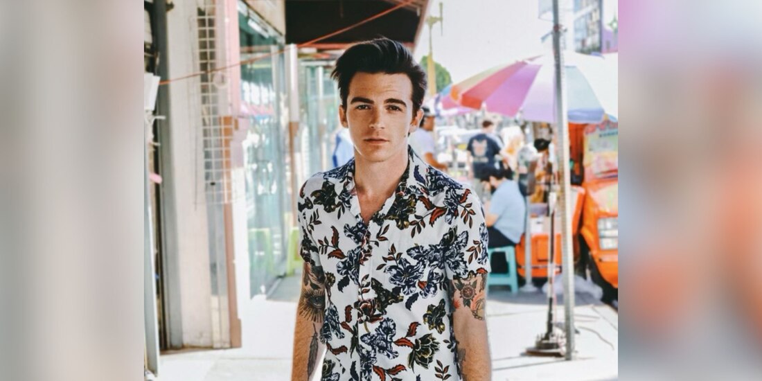 Drake Bell es captado comiendo taquitos en la Ciudad de México.