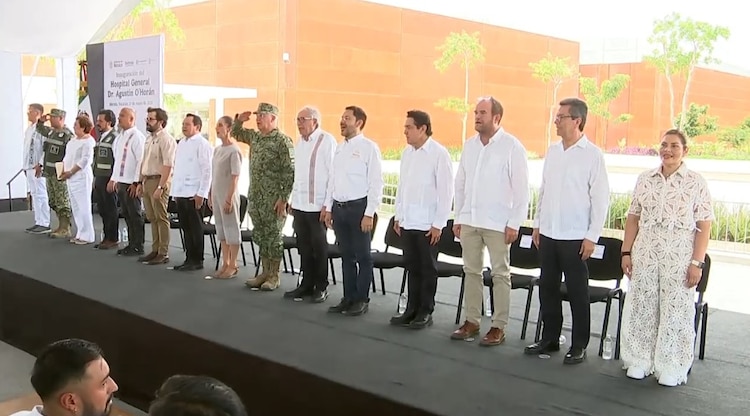 Integrantes del Gabinete federal durante la inauguración.