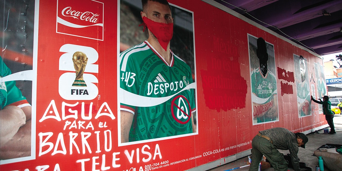 Colectivo Antifa Antififa se manifiesta en la CDMX contra la justa, ayer.