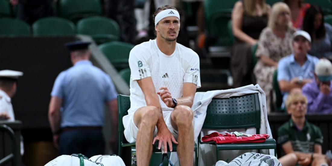 Alexander Zverev en la silla durante el encuentro.