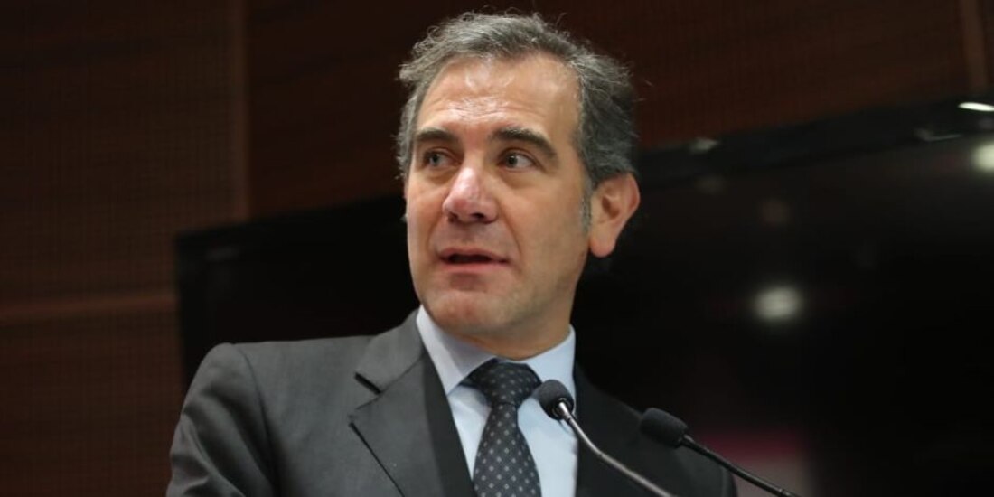 Lorenzo Córdova en el Senado de la República.