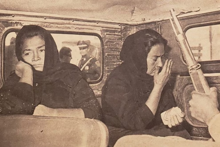 María de Jesus y Delfina González Valenzuela