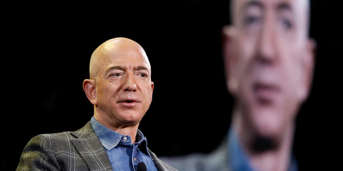 En esta fotografía del 6 de junio de 2019, Jeff Bezos habla en la convención de Amazon, en Las Vegas.