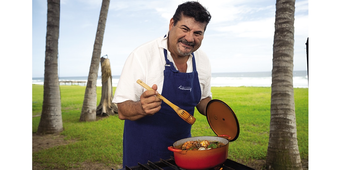 El chef Alex Ruiz es embajador de la cocina oaxaqueña.