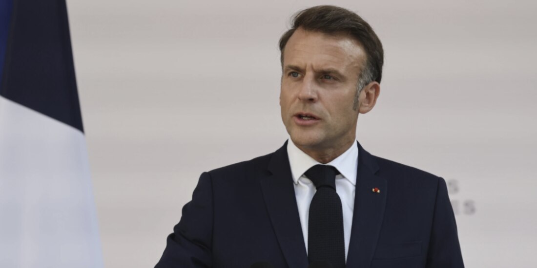 El presidente, se dirige a los líderes del ejército, ayer.