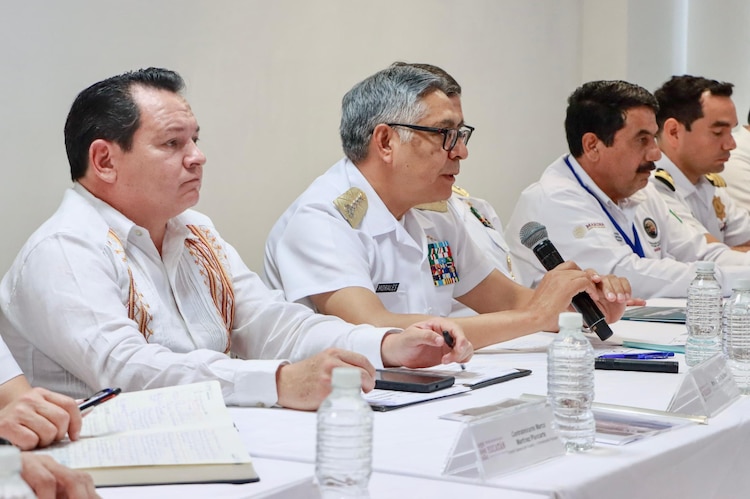 Empresarios y autoridades impulsan un puerto competitivo y moderno que potencie la economía marítima de Yucatán.
