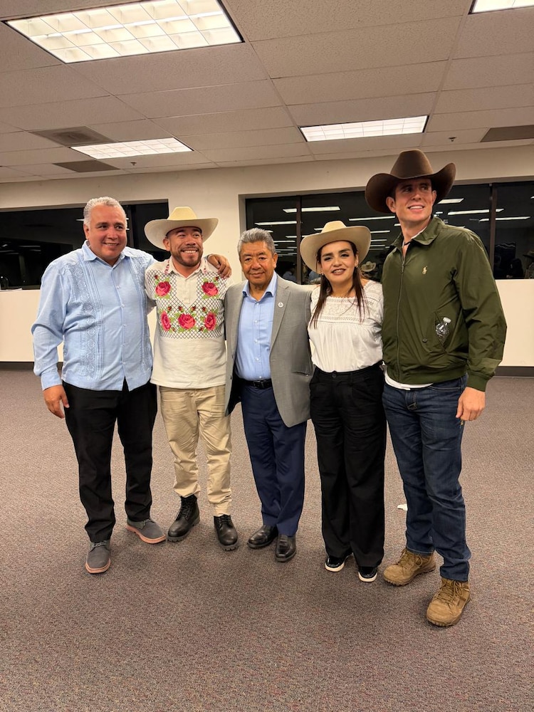 Grecia Quiroz y el diputado Carlos Bautista promueven la vinculación económica de Uruapan en Los Ángeles.