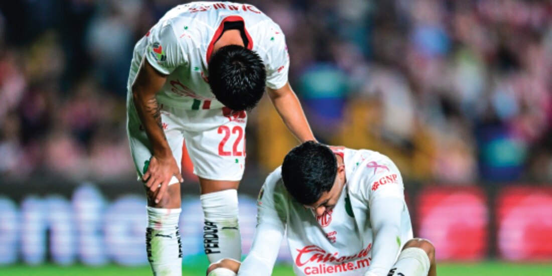 Santiago Sandoval y Bryan González se lamentan, anoche