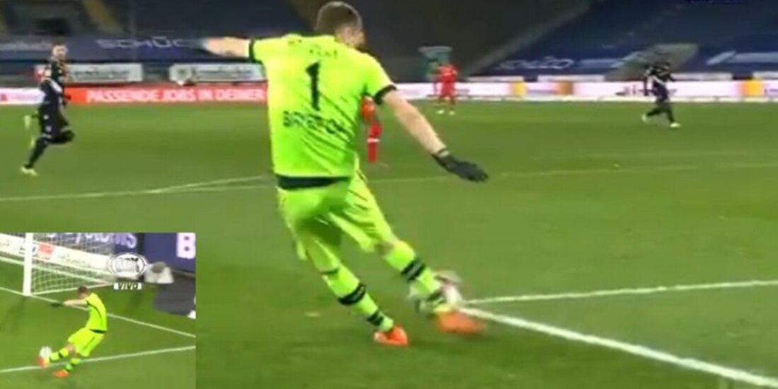 El portero del Bayer Leverkusen protagonizó un bochornoso momento en la Bundesliga.