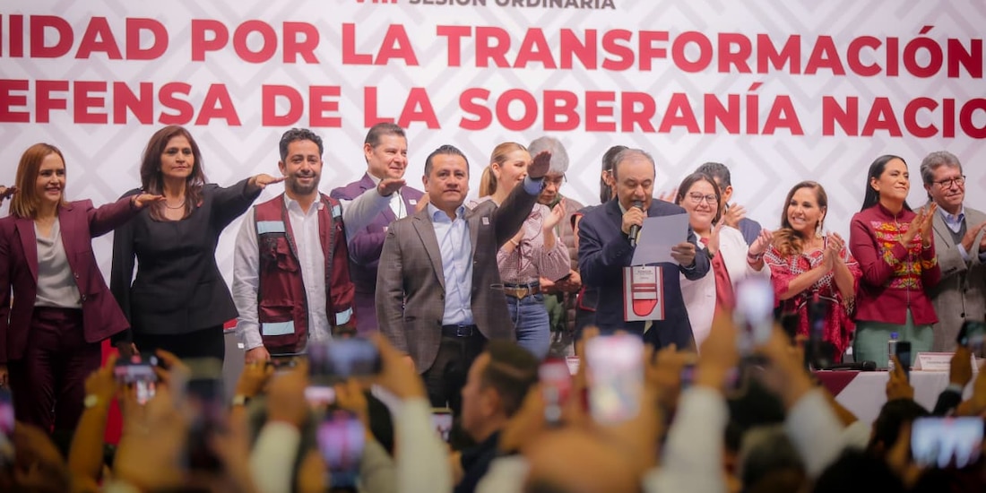 Carlos Torres Piña durante la toma de protesta a coordinadores estatales de Morena, el 10 de octubre de 2026.