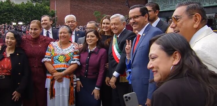 El presidente López Obrador llegó a San Lázaro para acompañar a Sheinbaum en su toma de posesión.