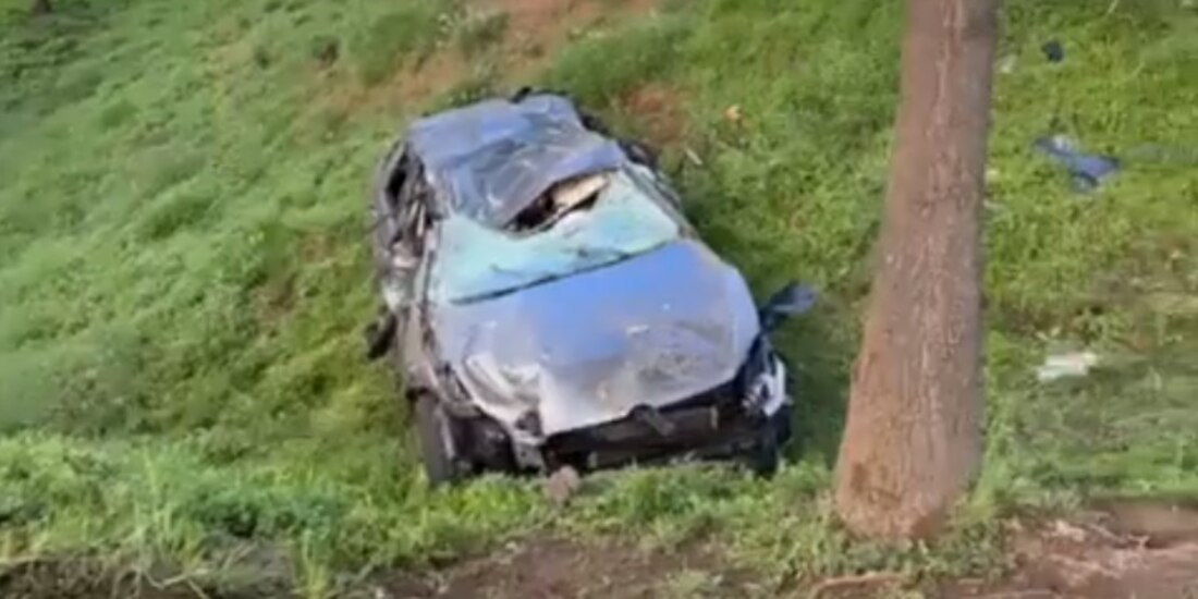 Reportan que conductor de automóvil falleció en el accidente.