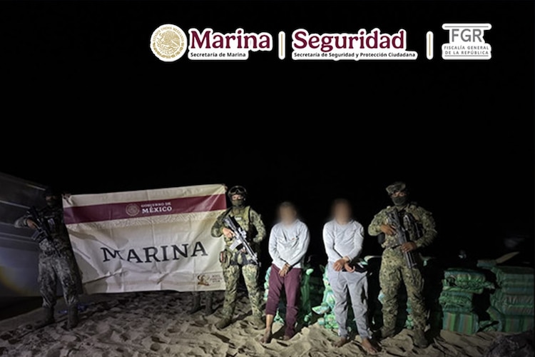 Marina detiene a dos personas tras aseguramiento de droga al sur de las costas de Guerrero.