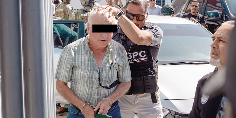 Ernesto ruffo fue ingresado a las instalaciones de la FGR en la Zona Río de Tijuana, el 16 de julio, en prisión preventiva por delincuencia organizada, contrabando y delitos de hidrocarburos, y daño al erario, por lo que fue vinculado a proceso el 23 del presente mes.