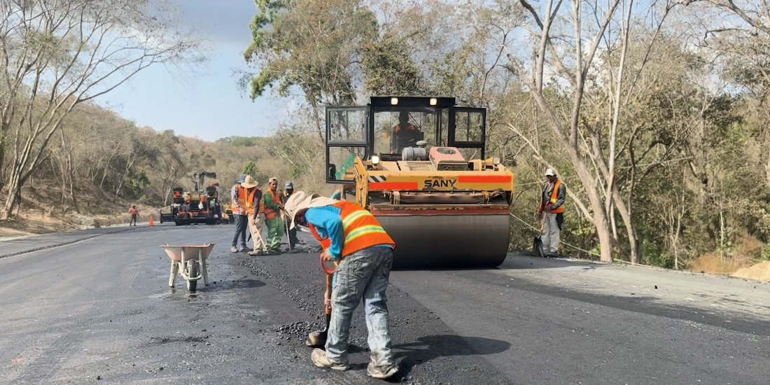Trabajos de la SICT.