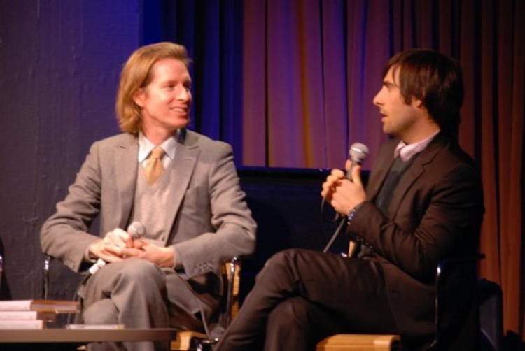 El cineasta Wes Anderson (izq.).